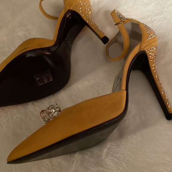 Brand new but no tags Mashizan jewel mustard heels - Picture 2 of 2